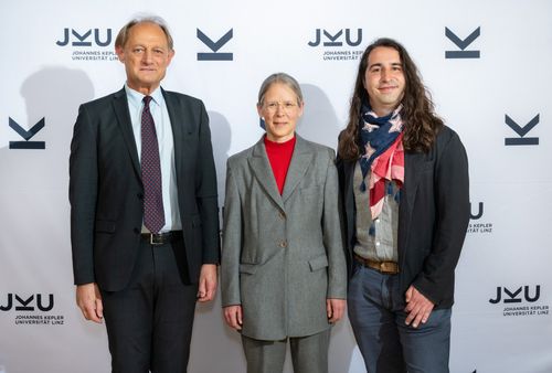 Gruppenfoto Dekan Ferscha, Professorin Mikota und Professor Küng