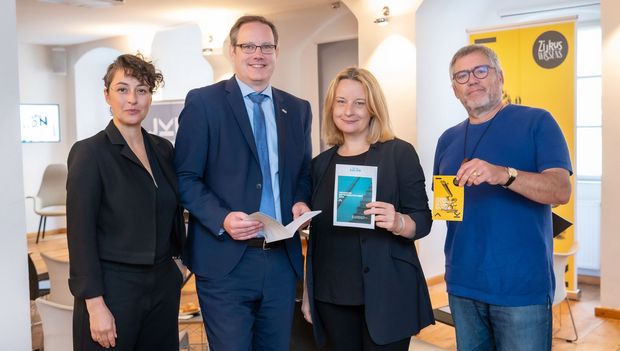 Cornelia Lehner, Stefan Koch, Brigitte Hütter, Airan Berg (v.l.n.r.), Credit: JKU