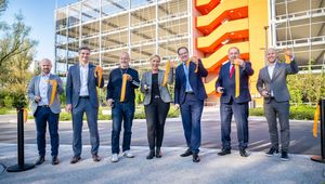 Christoph Vitale (BIG), Wolfgang Resch (JKU Finanz- und Beteiligungsmanagement), Peter Sapp, Anke Merkl (JKU Operation Management), Stefan Koch, Erich Haider, Alexander Freischlager, v.l.n.r.