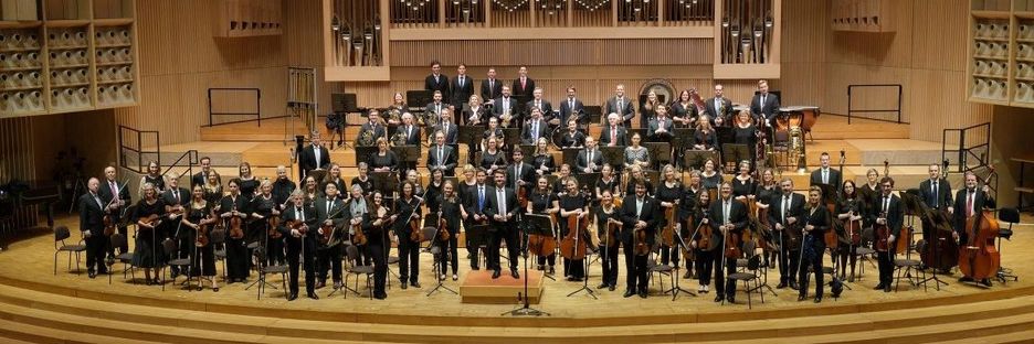 Gruppenbild des Universitätsorchesters im Brucknerhaus