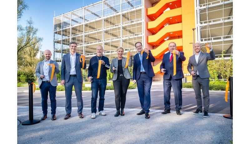 Christoph Vitale (BIG), Wolfgang Resch (JKU Finanz- und Beteiligungsmanagement), Peter Sapp, Anke Merkl (JKU Operation Management), Stefan Koch, Erich Haider, Alexander Freischlager, v.l.n.r.