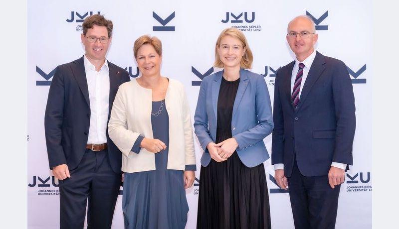 von links: Karl-Heinz Stadlbauer, Elgin Drda, Christine Haberlander, Bernd Lamprecht; Credit: JKU