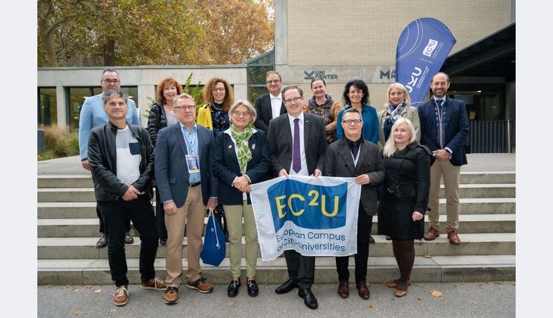 Vice Rector Tiberiu Conțiu Șoitu/ Alexandru Ioan Cuza University of Iași, Vice Rector Christine Fernandez/ University of Poitiers, Vice Rector Antonella Forlino/ University of Pavia, ⁠Vice Rector Raúl Sánchez/ University of Salamanca, Vice Rector Nicoleta Laura Popa/ Alexandru Ioan Cuza University of Iași, Vizerektorin Alberta Bonanni/ JKU, Claudia Hillinger, Leitung Internationales Büro/ Universität Jena, Rector’s Delegate for Transfer Óscar Lorenzo/ University of Salamanca (alle hinten, v.l.n.r), Vice Rector Yves Gervais/ University of Poitiers, ⁠Former Rector Jukka Kola/ University of Turku, Rector Virginie Laval/ University of Poitiers, Rektor Stefan Koch/ JKU, Vice Rector Ludovic Thilly/ University of Poitiers, Vice Rector Piia Björn/ University of Turku (alle vorne, v.l.n.r.), Credit: JKU 