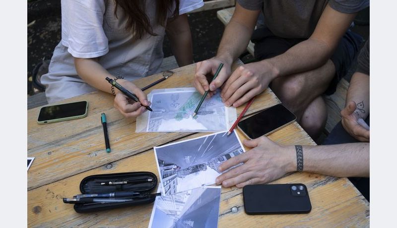 [Translate to Englisch:] People interacting in Workshop