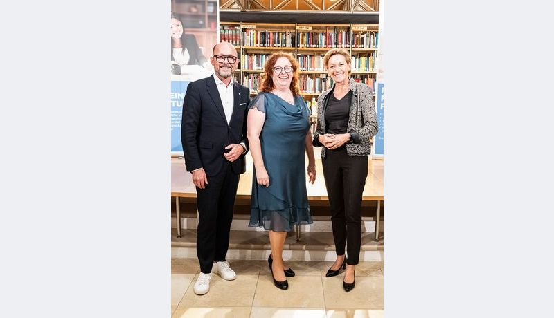 Pressefoto von li nach re: Bregenzer Bürgermeister Michael Ritsch, Leiterin des ZF Bregenz Doris Defranceschi, Landesrätin Martina Rüscher