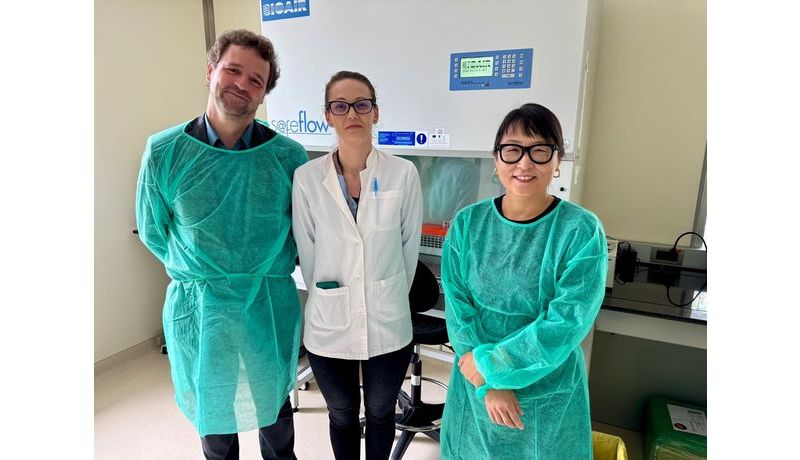 Andrei and Soyoung with Dr. Paula Postu (Regional Oncological Institute IRO) in the cell culture lab at IRO; photo credit: JKU